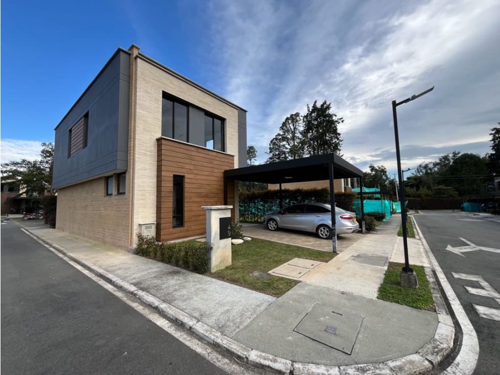 Casa en Arriendo en Llanogrande - 1