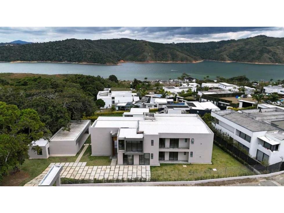 Hermosa Casa nueva en Lago Calima Condominio La Irlanda - 1