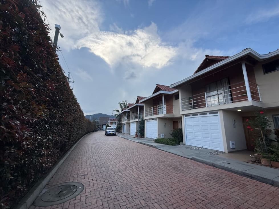 Casa Unifamiliar en Urbanización cerrada La Ceja - 1