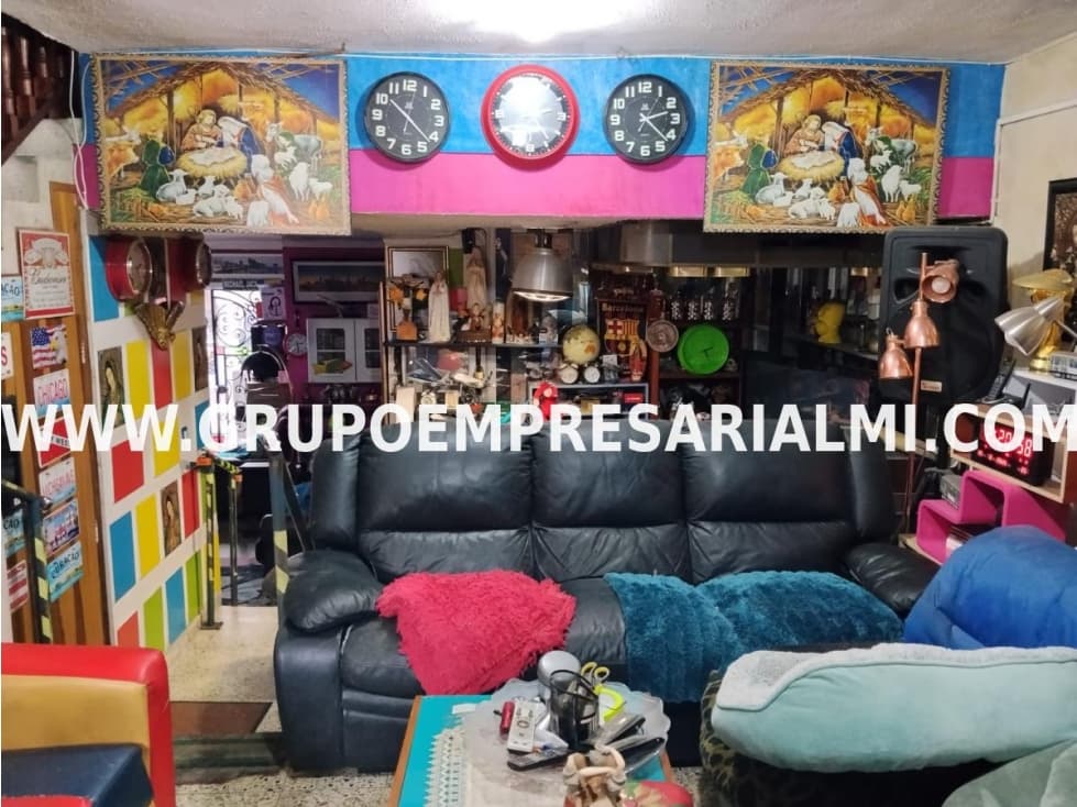 CÓMODA CASA UNIFAMILIAR EN VENTA - SECTOR SANTA TERESITA COD: 33573 - 1