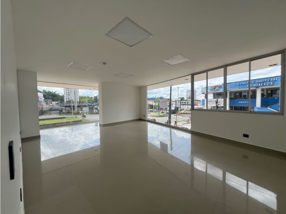 EN RENTA OFICINA EN DOS QUEBRADAS - 1