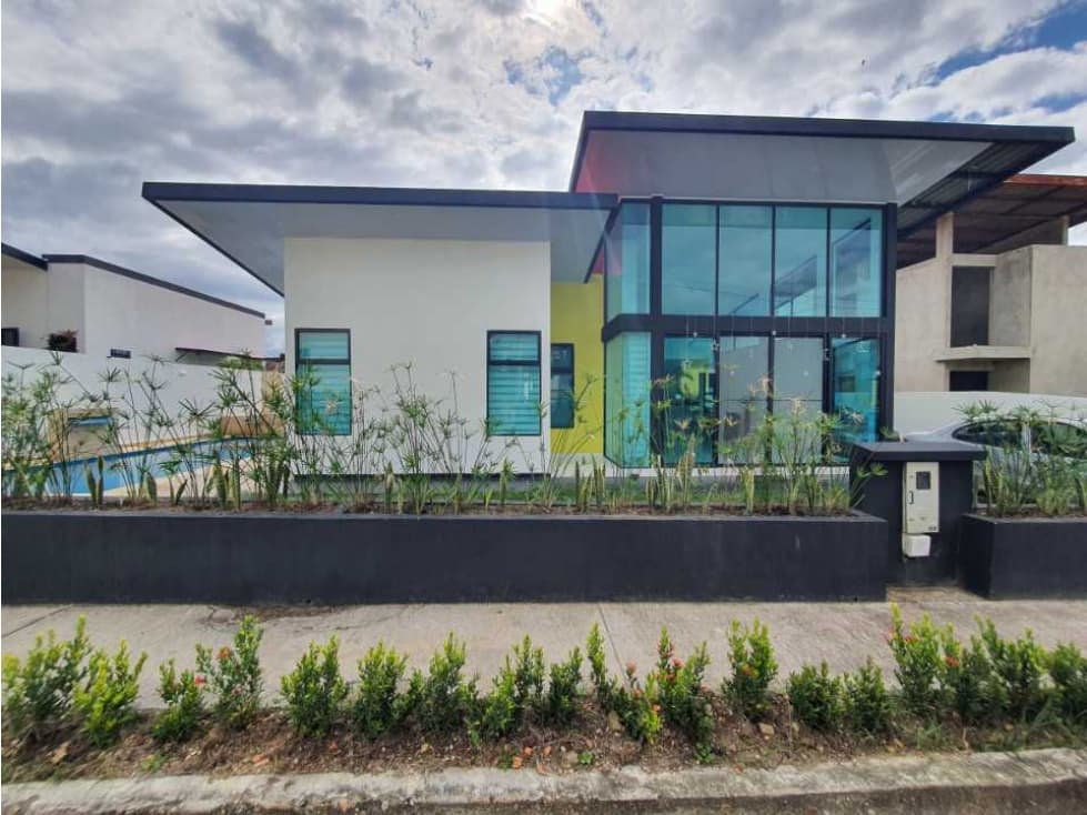 En Venta Casa Campestre Con Piscina Privada En Chinauta - 1