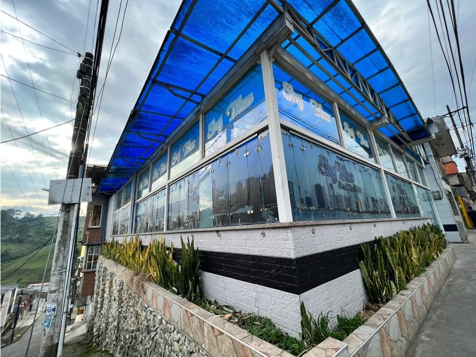 EN VENTA MEGA LOCAL COMERCIAL CERCA DE PLAZA PRINCIPAL SANTA ROSA - 1