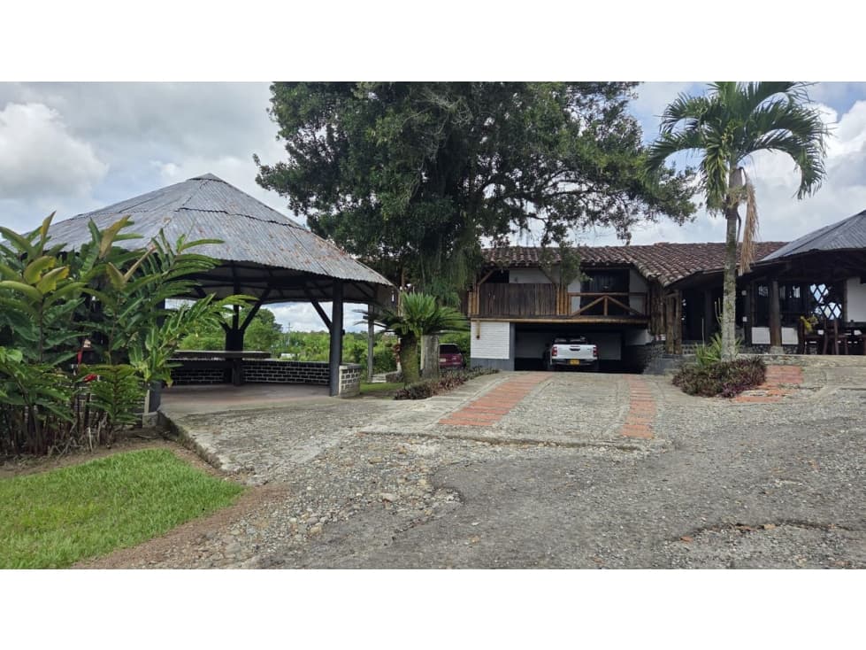 ESPECTACULAR CASA CAMPESTRE EN RENTA PUEBLO TAPAO - 1