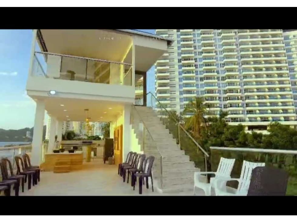 Espectacular casa de playa de 3 pisos, vista al mar, playa salguero - 1