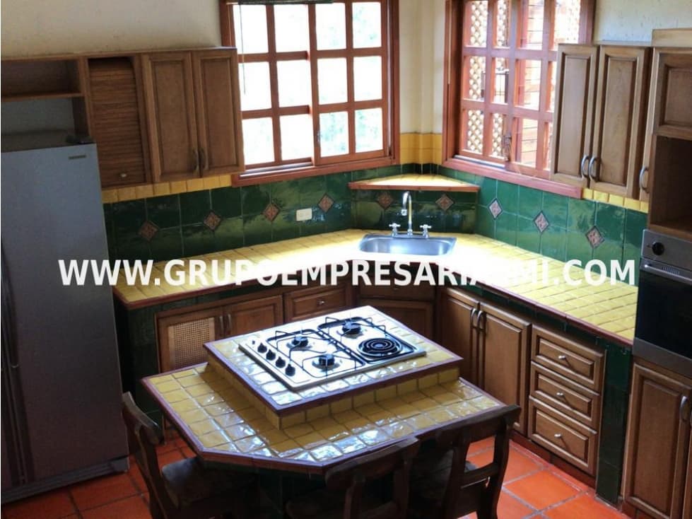 ESPECTACULAR CASA EN ARRIENDO - SECTOR RIONEGRO COD: 30124 - 1