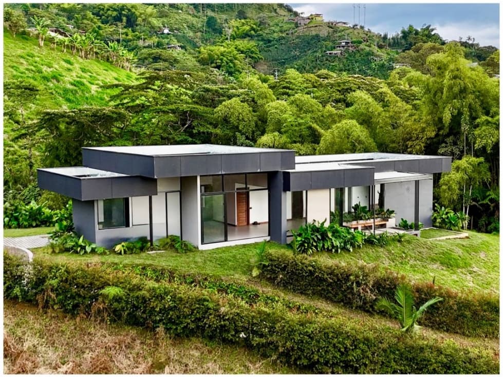 Espectacular casa en la montaña - 1