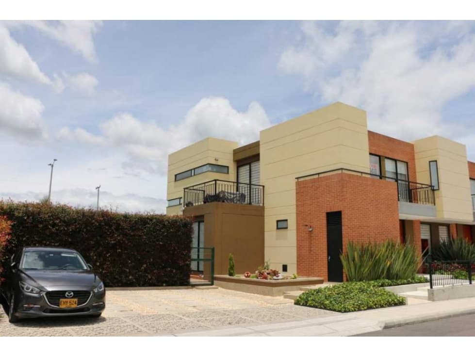 Espectacular Casa en Venta Oikos Savanna! - 1