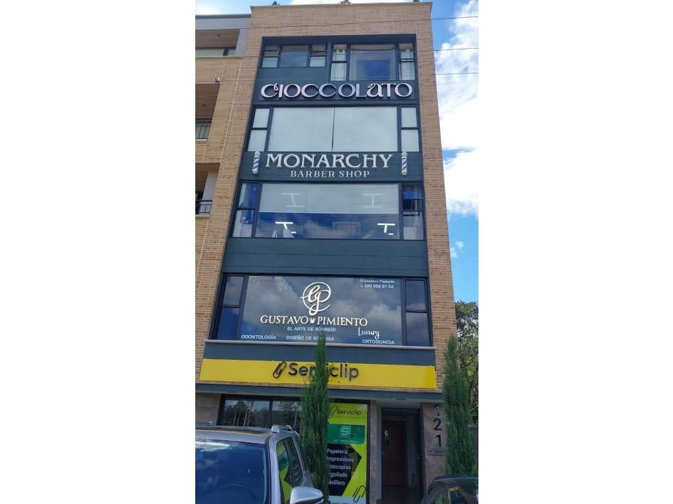 ESPECTACULAR EDIFICIO LLANOGRANDE COMPLEX - 1