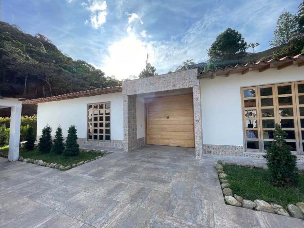 Exclusiva casa amoblada en venta en la Ceja - 1