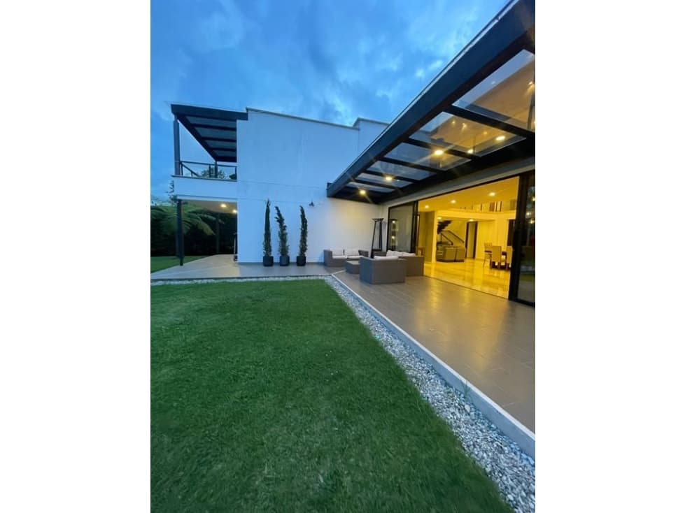 Exclusiva casa en Llanogrande renta y venta - 1