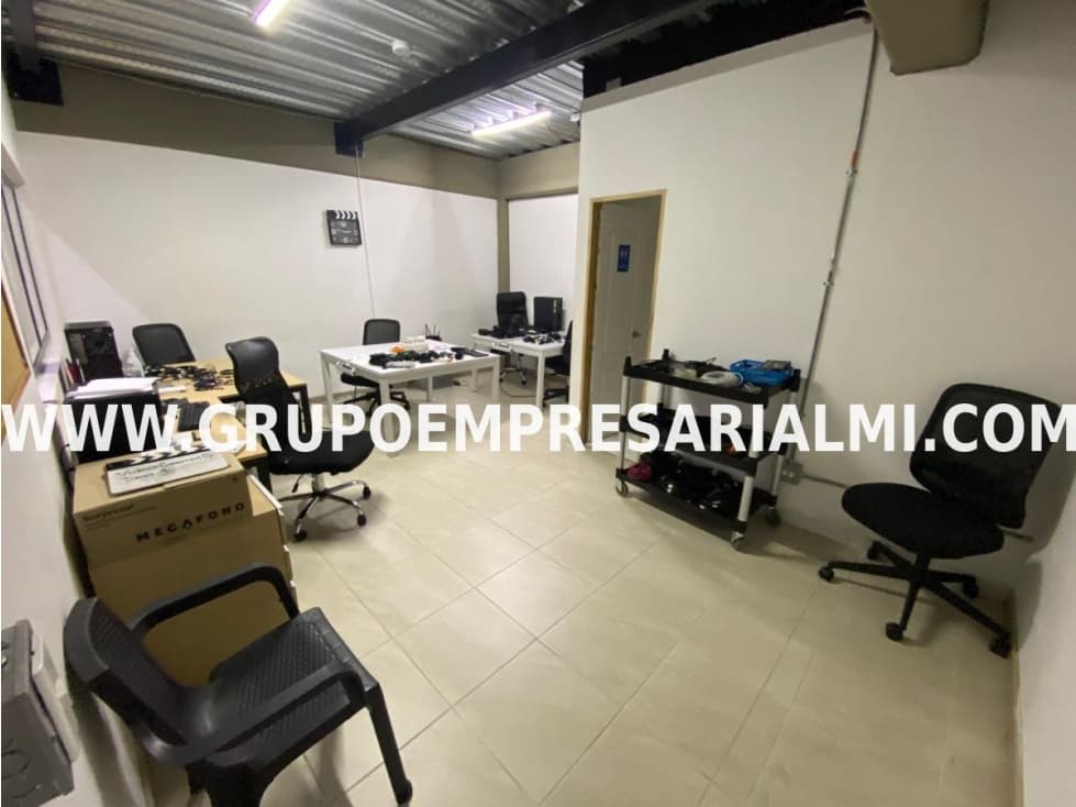 FABULOSA OFICINA EN ARRIENDO - SECTOR LA ESMERALDA COD: 31416 - 1