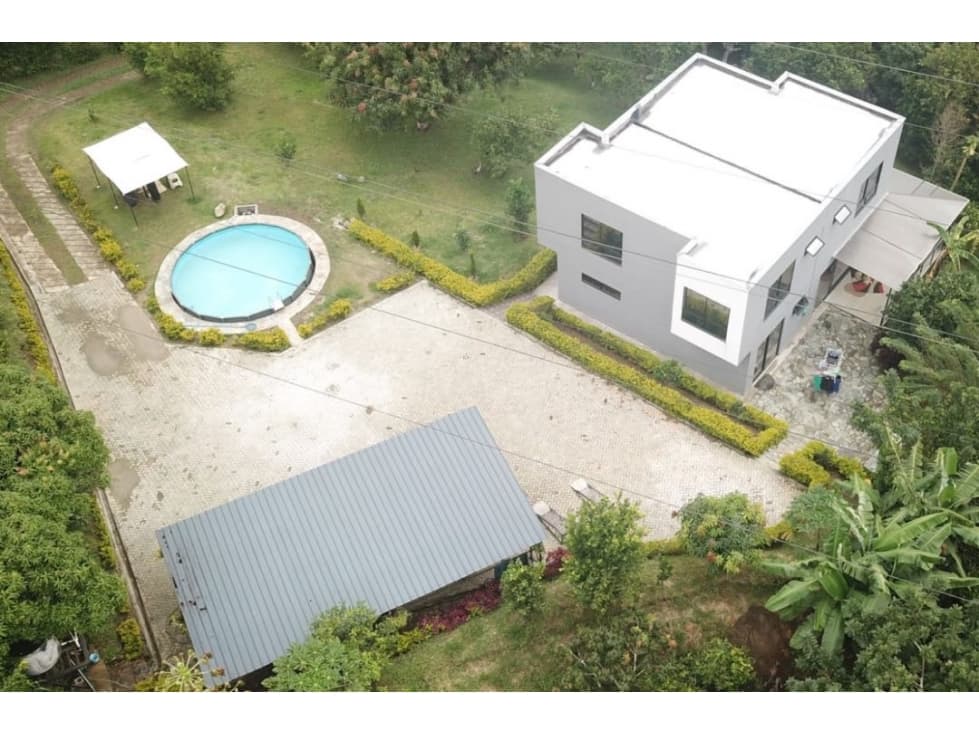 FINCA COPACABANA CASA MODERNA Y OTRA TRADICIONAL - 1