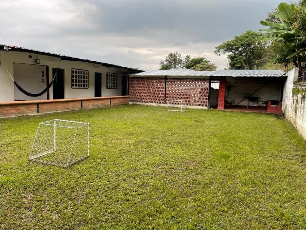 Finca de 1.300m2 con piscina en venta La Buitrera Palmira Valle - 1