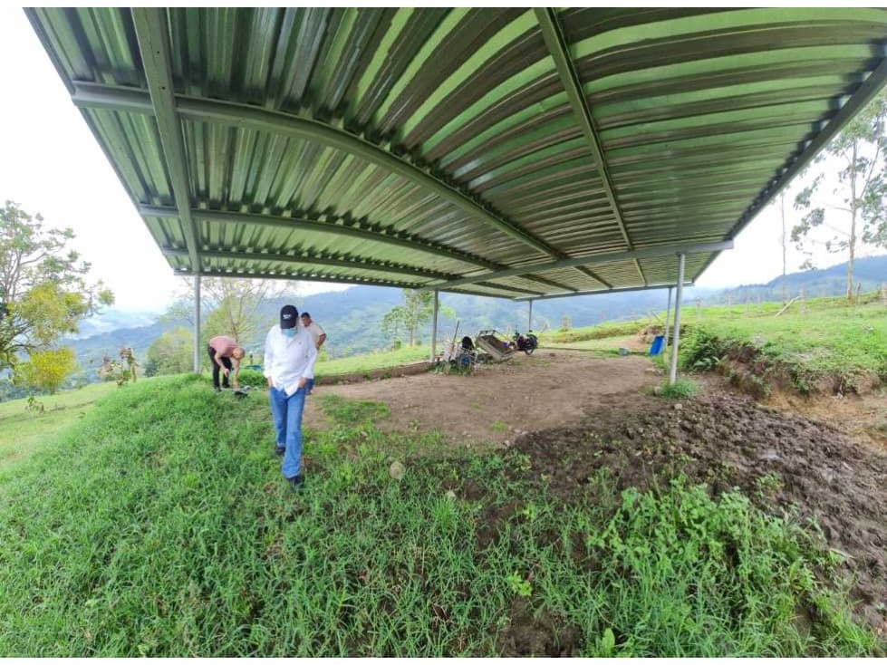 Finca ganadera en Buga, La Magdalena, Vereda El Janeiro - 1