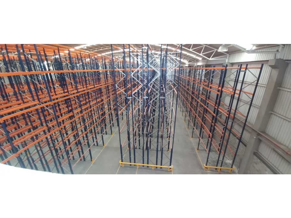 FUNZA ARRIENDO BODEGA CON ESTANTERIA SIBERIA CALLE 80 - 1