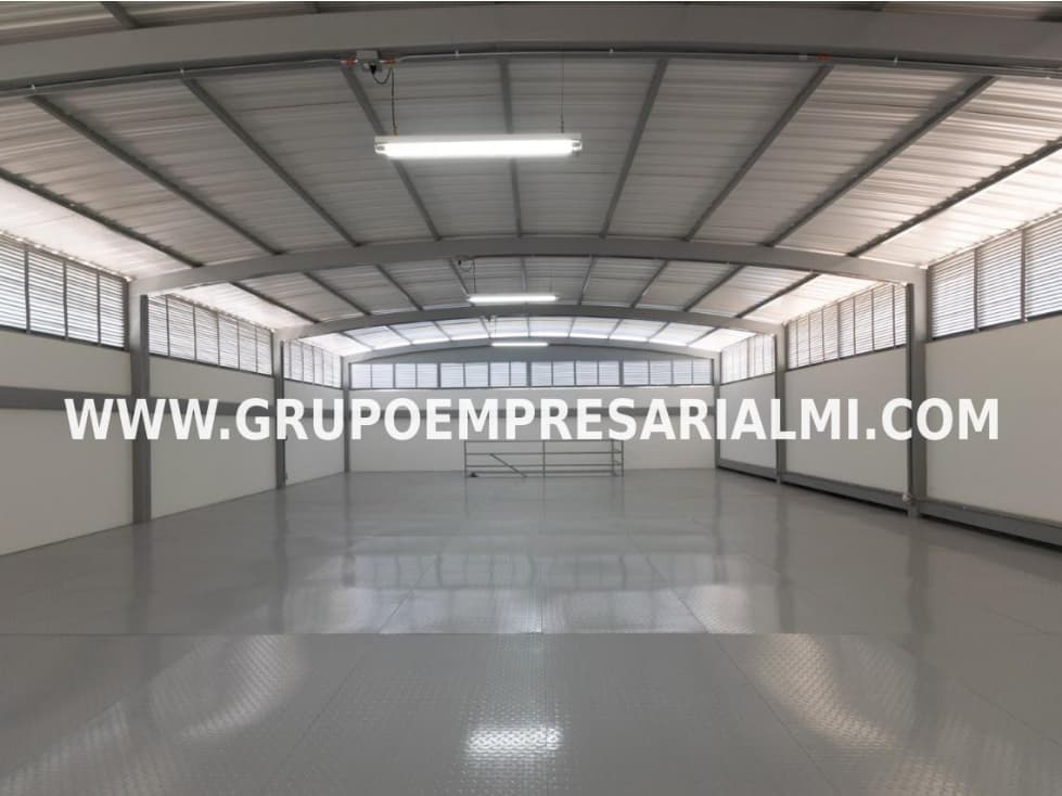 GRANDIOSA BODEGA EN ARRIENDO - SECTOR SANTA MARÍA COD: 31413 - 1