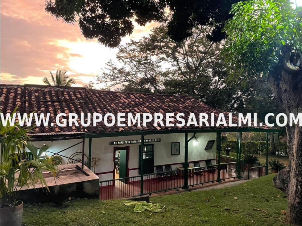 GRANDIOSA CASA FINCA EN ARRIENDO - SECTOR SAN JERONIMO COD: 28901 - 1