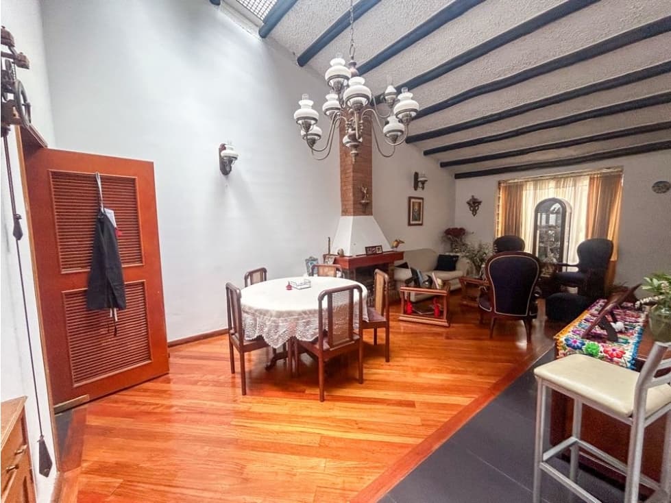 Hermosa casa de 2 pisos en venta Cedritos - 1