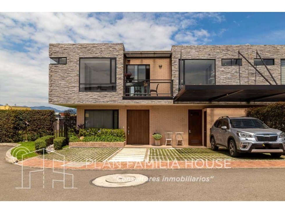 Casa en cota, club house, esquinera, zona verde, Serrato - 1