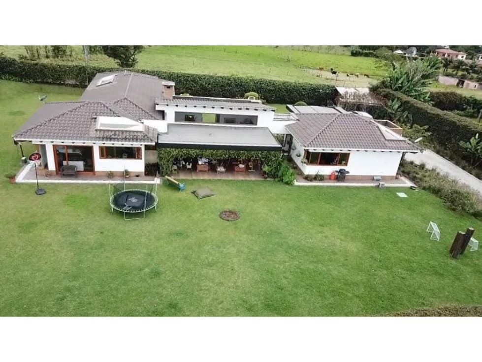 HERMOSA CASA EN LA CEJA - 1