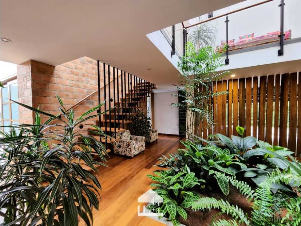 Hermosa casa en Loma del Choco. Una mezcla entre clásica y moderna. - 1