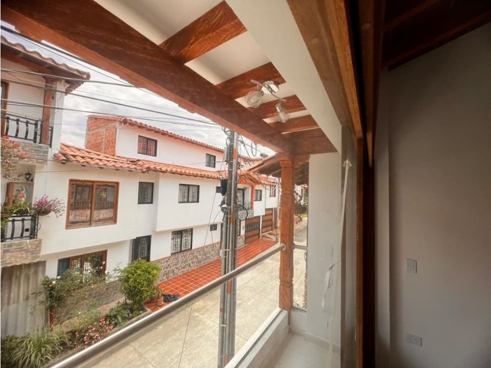 HERMOSA CASA EN VENTA EN EL CARMEN DE VIBORAL - 1