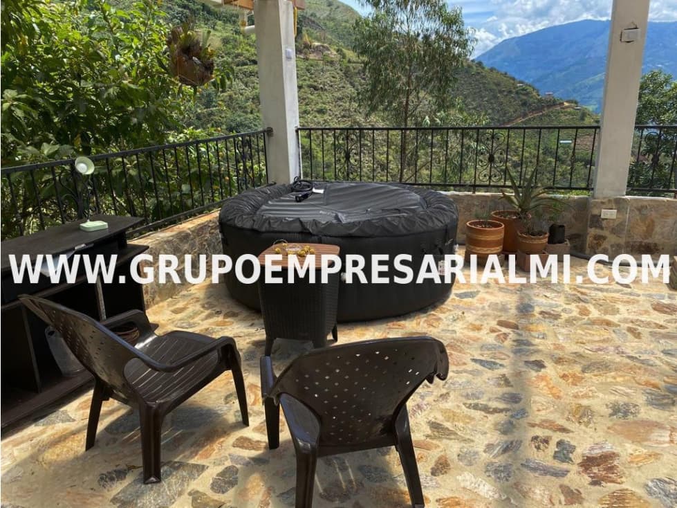 HERMOSA CASA FINCA EN VENTA - SECTOR COPACABANA COD: 28032 - 1