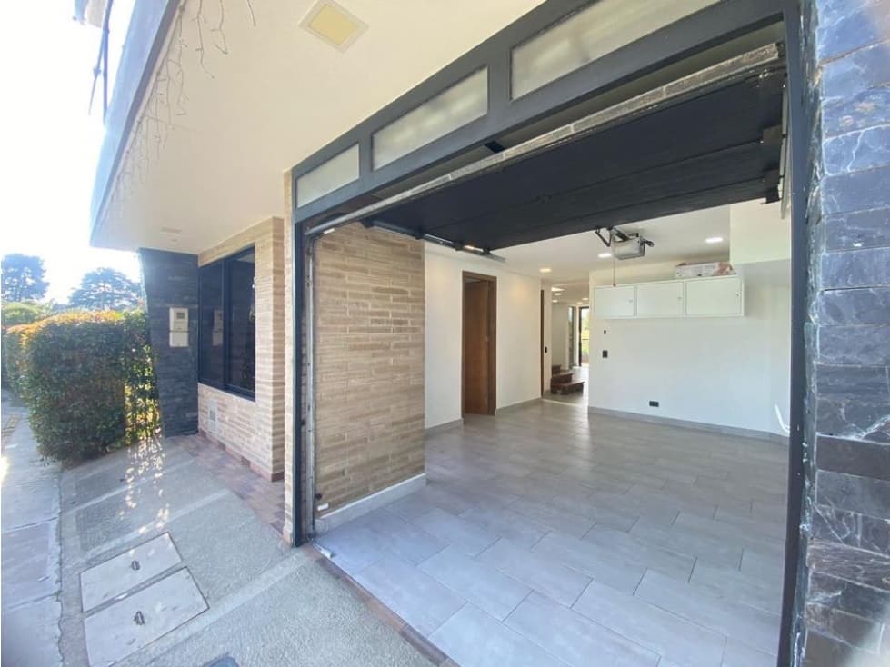 Hermosa casa para renta en urbanización abierta - 1