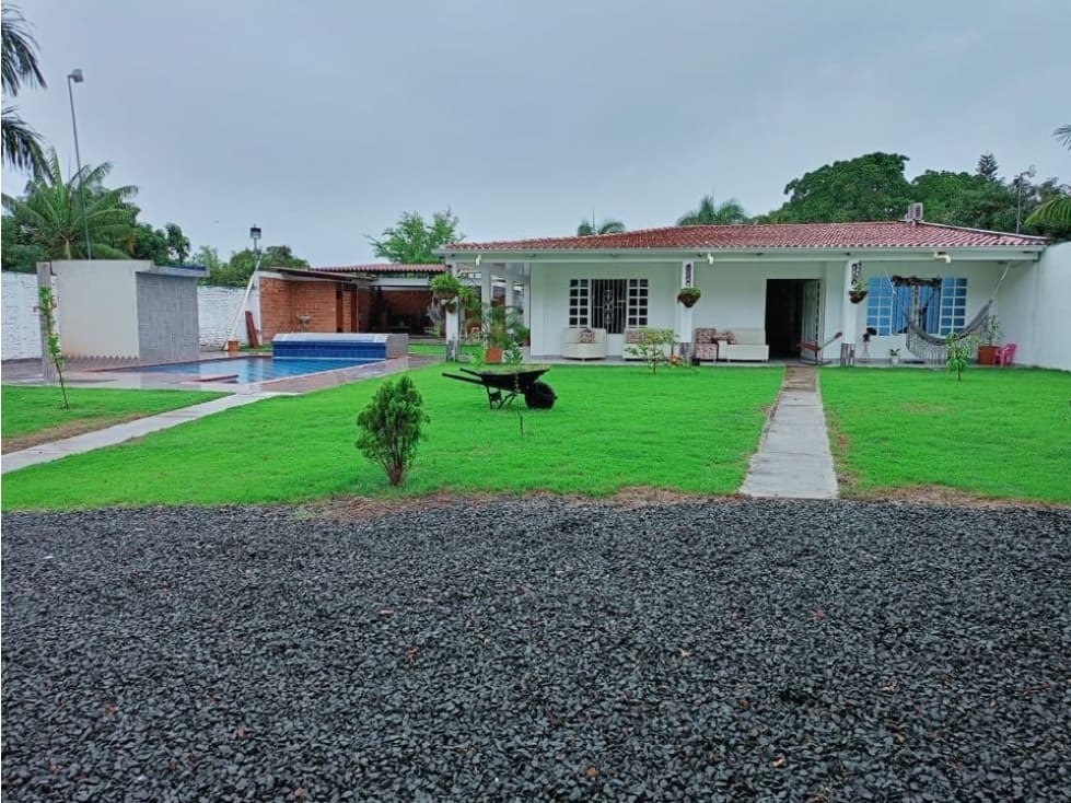 Hermosa finca de 1.000m2 con piscina en venta Santa Elena El Cerrito - 1