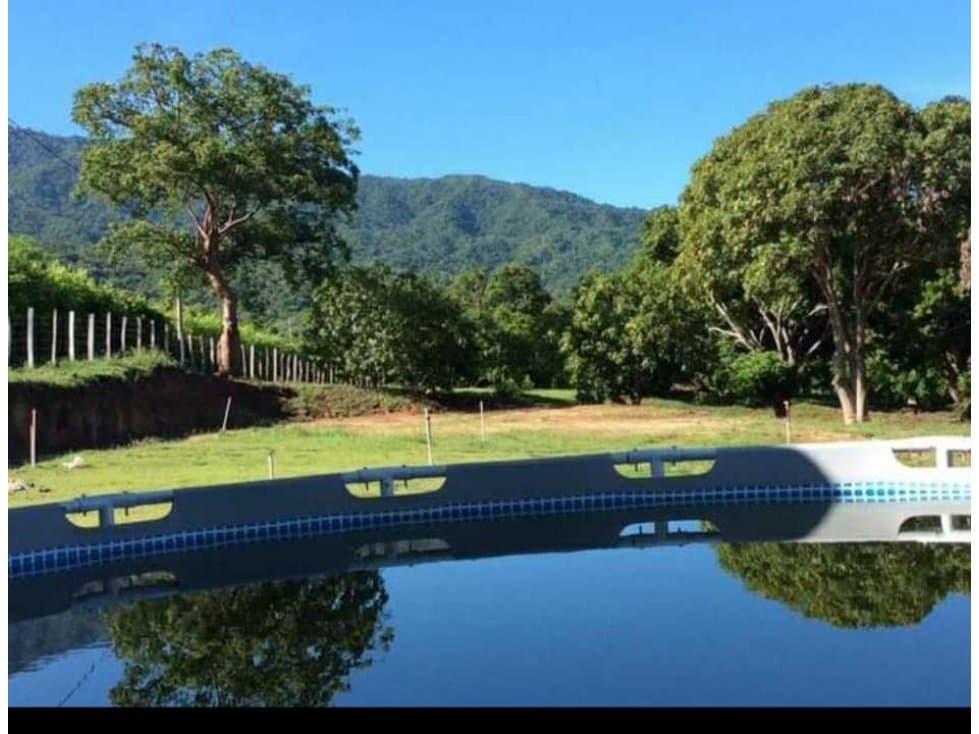 Linda Casa campestre sobre vía principal masinga 011 - 1