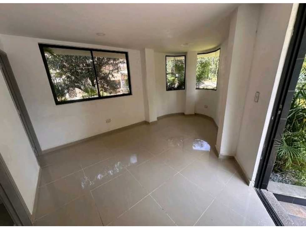 Local en arriendo en Santa Teresita Medellin - 1