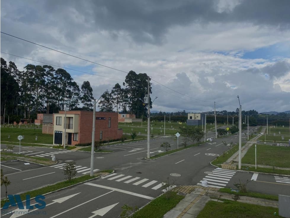 LOTE EN VENTA PARA CONSTRUIR LA CASA DE TUS SUEÑO...(MLS#251306) - 1