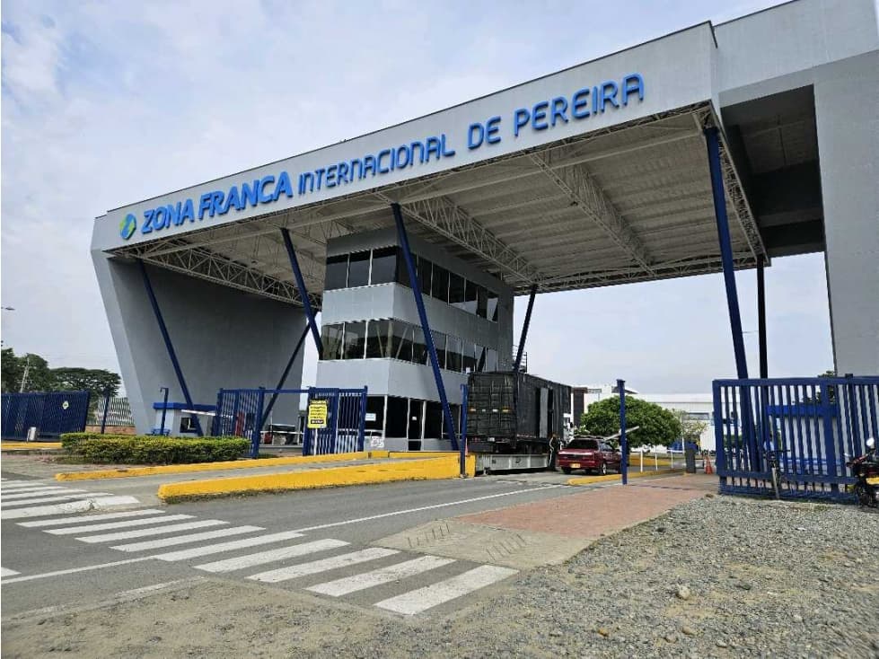 Lote esquinero para venta en Zona Franca de Pereira - 1