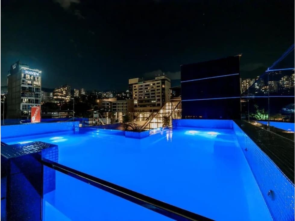 LUJOSO HOTEL EN VENTA POBLADO - 1