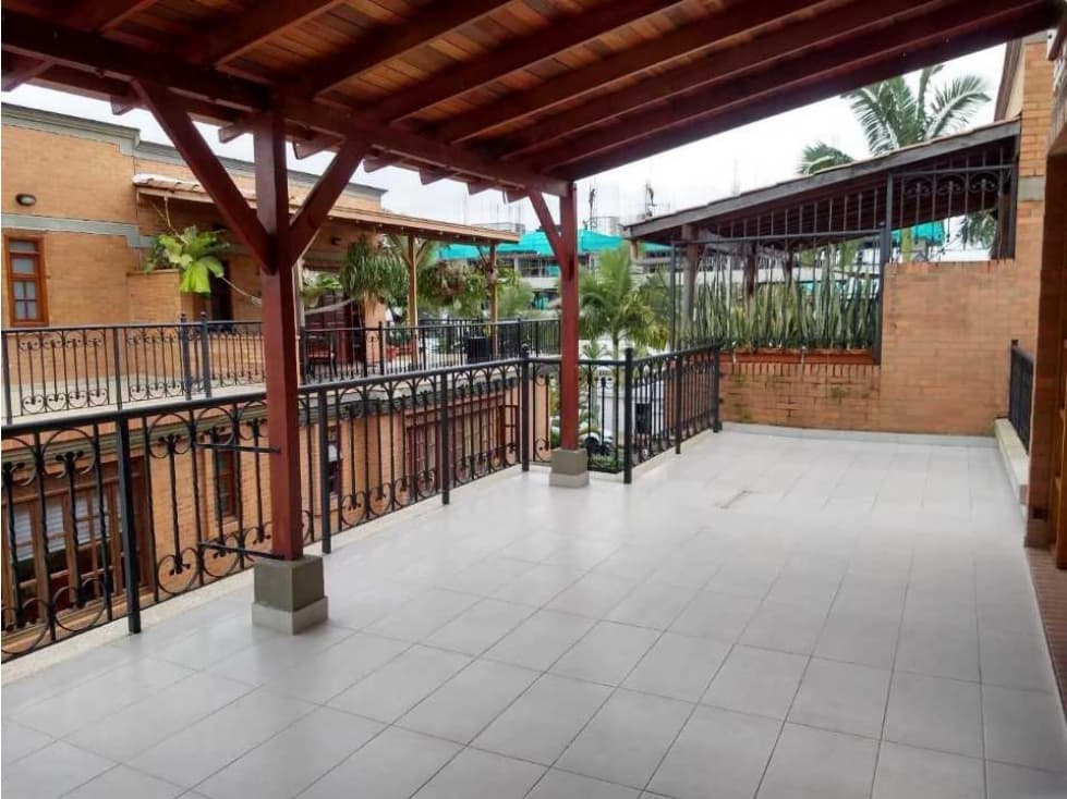 Renta! Casa de 300m² en conjunto Álamos-Pereira - 1