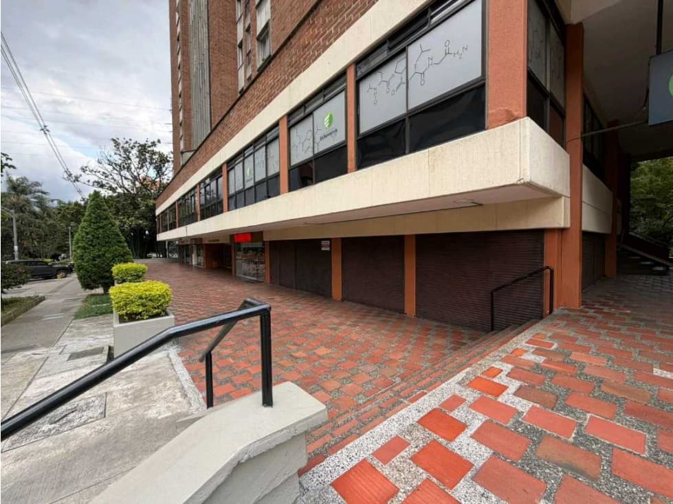 SE ARRIENDA LOCAL EN SURAMERICANA - 1
