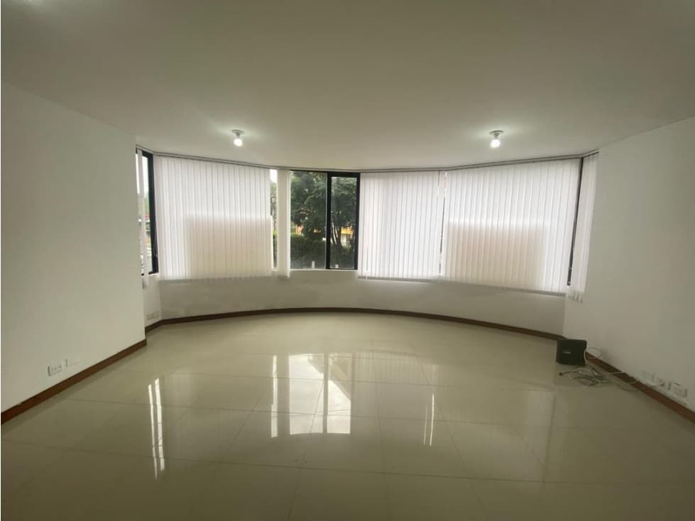 Se renta oficina Pinares Pereira - 1