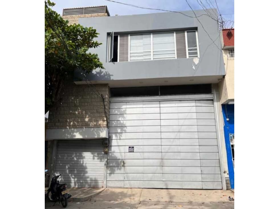 Se vende bodega de 3 pisos, oficinas y local comercial, 580m2, mercado - 1