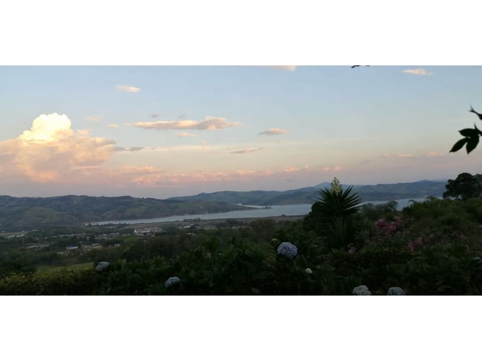 Se vende casa con lotes en Calima Darién - 1