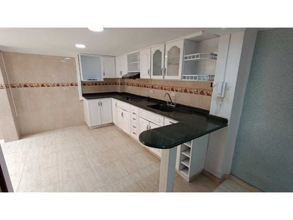 SE VENDE CASA DE 4 PISOS LOS ALMENDROS - 1