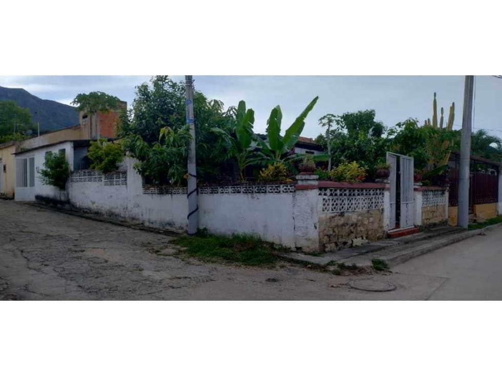 Se vende casa Económica en la zona urbana de Apulo - 1