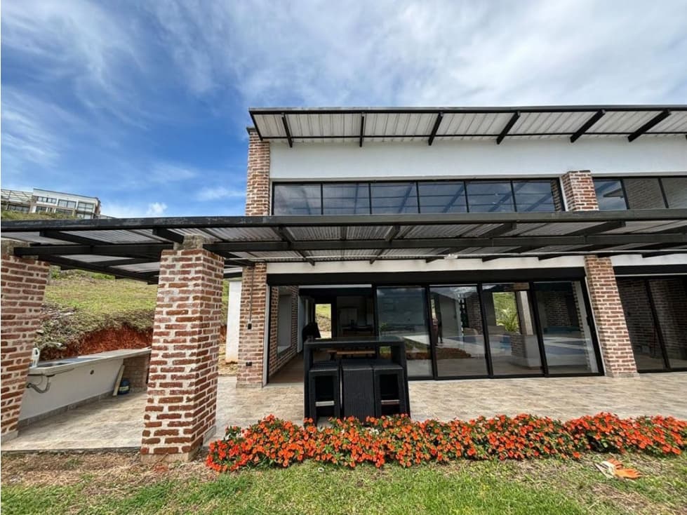 Se vende casa en el Lago Calima- Darién - 1