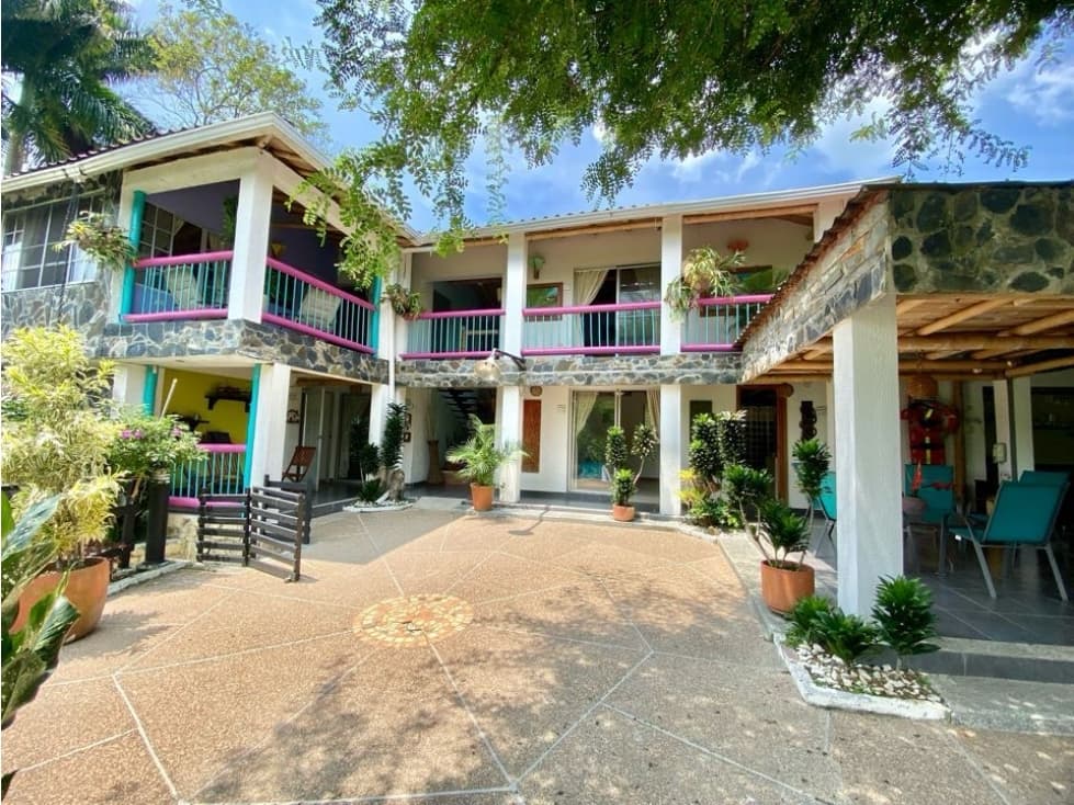 SE VENDE HOTEL CAMPESTRE A 5 MINUTOS DEL AEROPUERTO VÍA CALI - 1