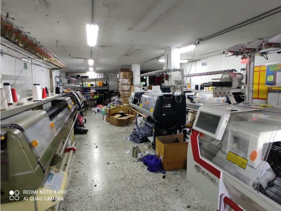 Se vende edificio en itagui centro de la moda - 1