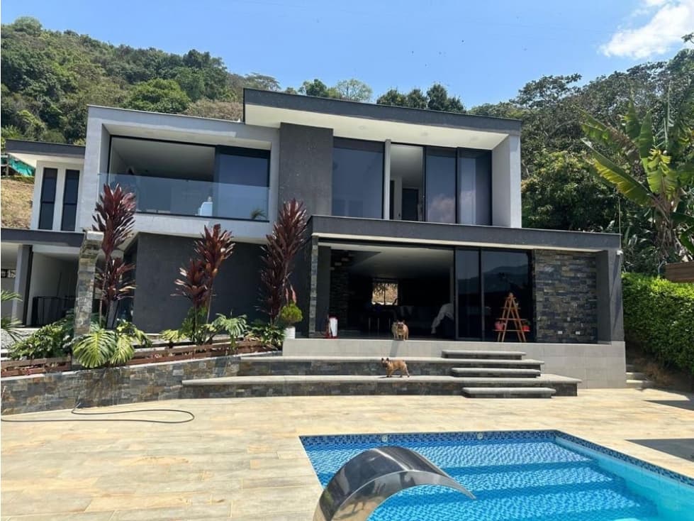 SE VENDE HERMOSA CASA CAMPESTRE EN COPACABANA CERCA AL PUEBLO - 1