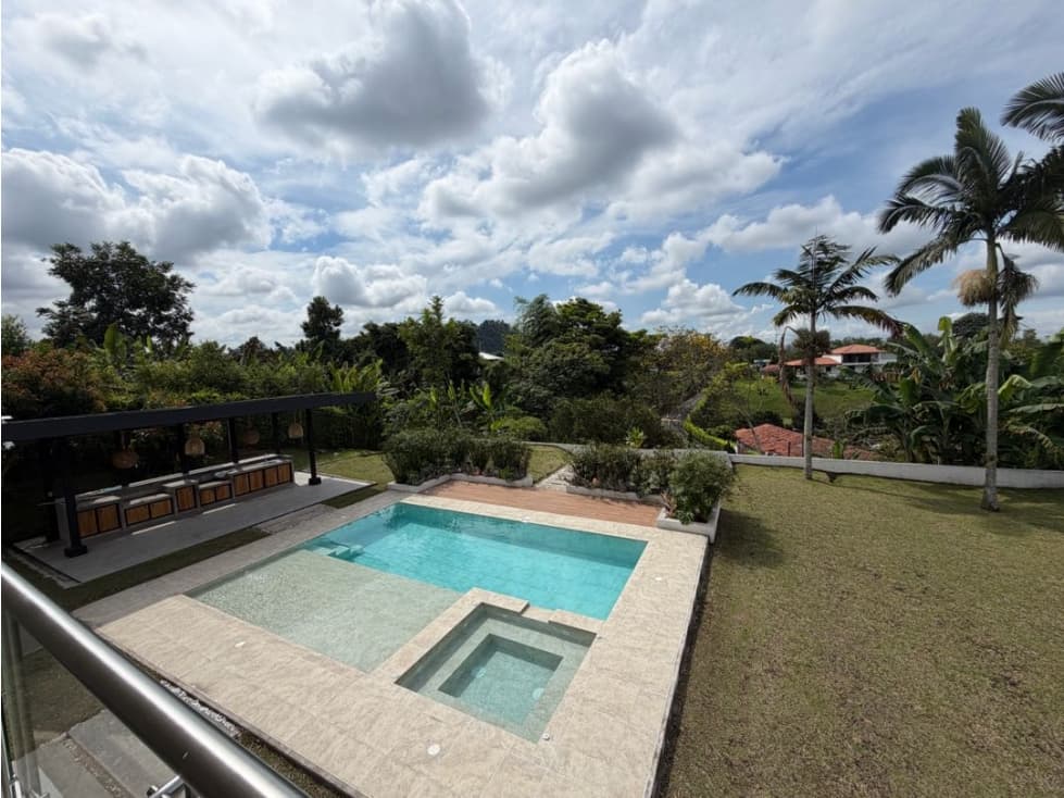 SE VENDE HERMOSA CASA EN COMBIA - 1