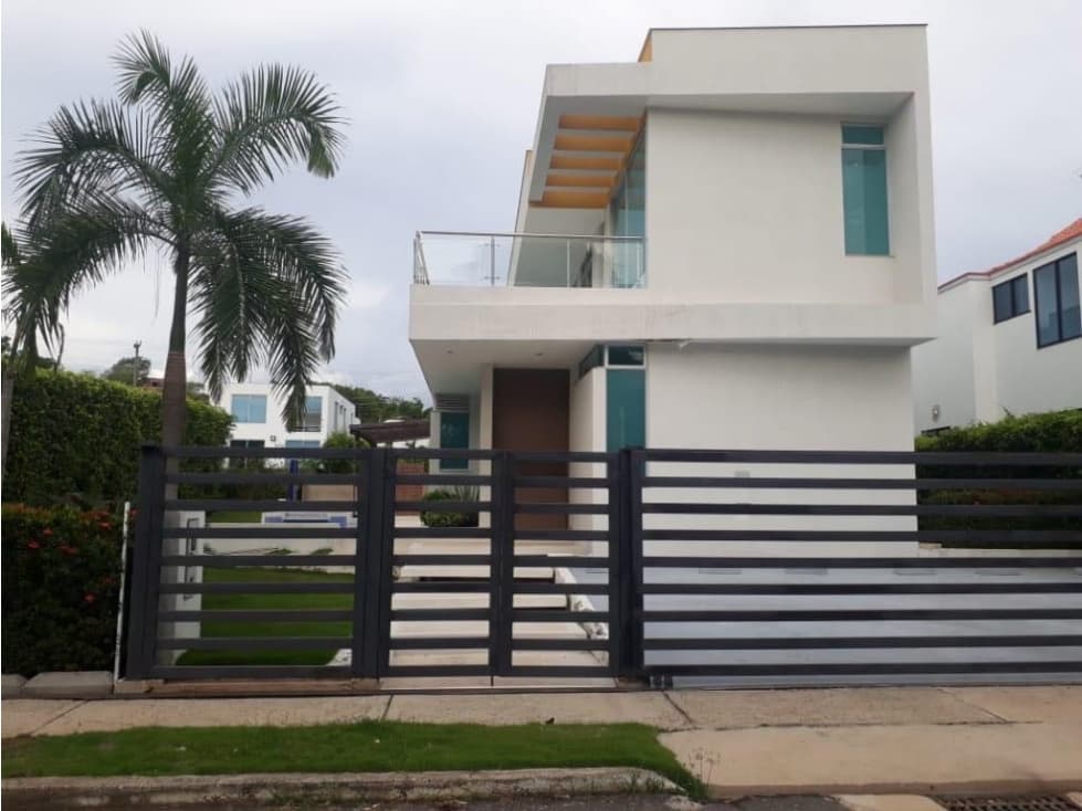 SE VENDE HERMOSA CASA EN LA ESTANCIA. MELGAR.P - 1