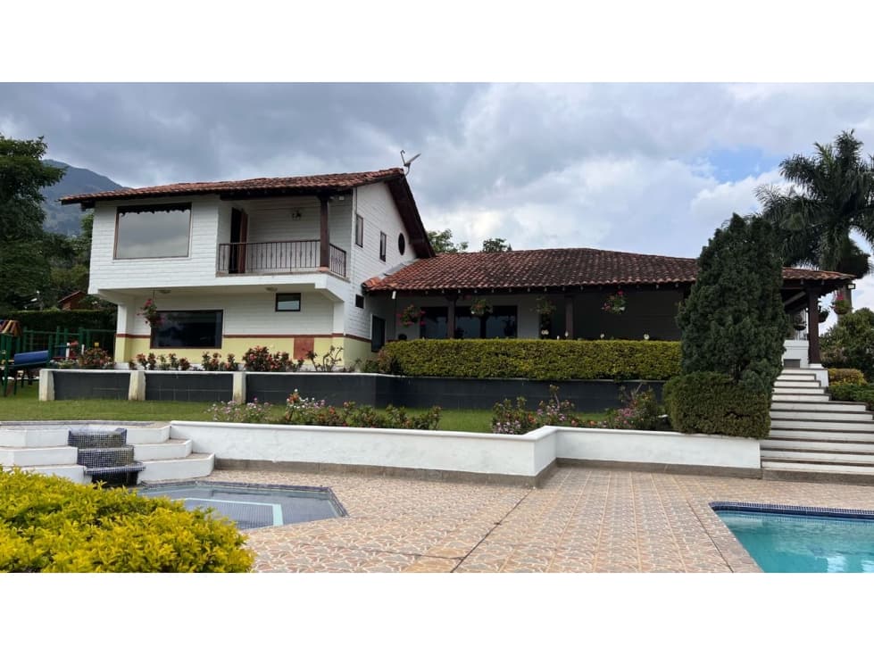 SE VENDE HERMOSA FINCA EN PARCELACIÓN COPACABANA CERCA HACEB. - 1