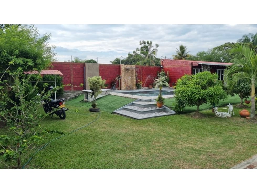 Hermosa finca de 1.000m2 con piscina en venta Santa Elena El Cerrito - 1